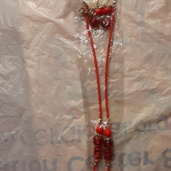 Red Beaded Necklace and Earring Set NEW - Picture 3 of 3